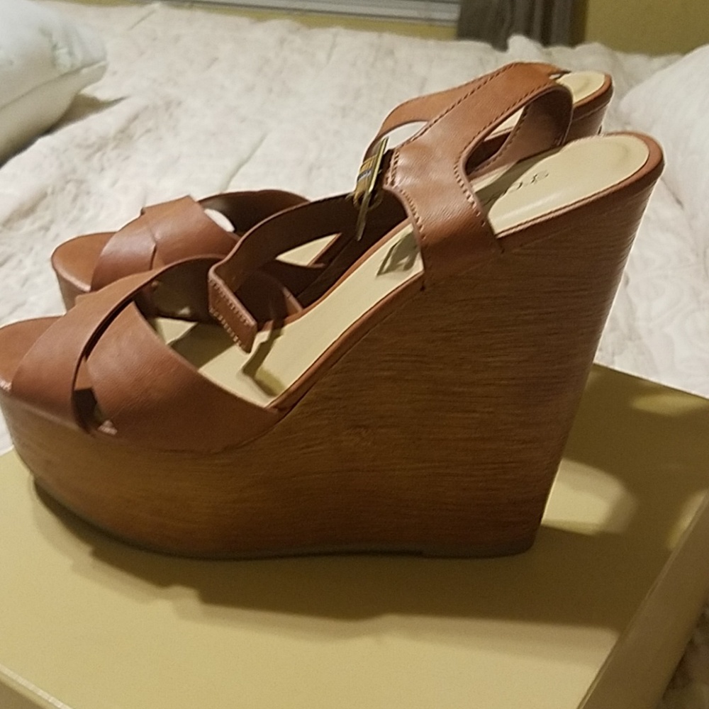 Wedge platforms - Picture 2 of 3